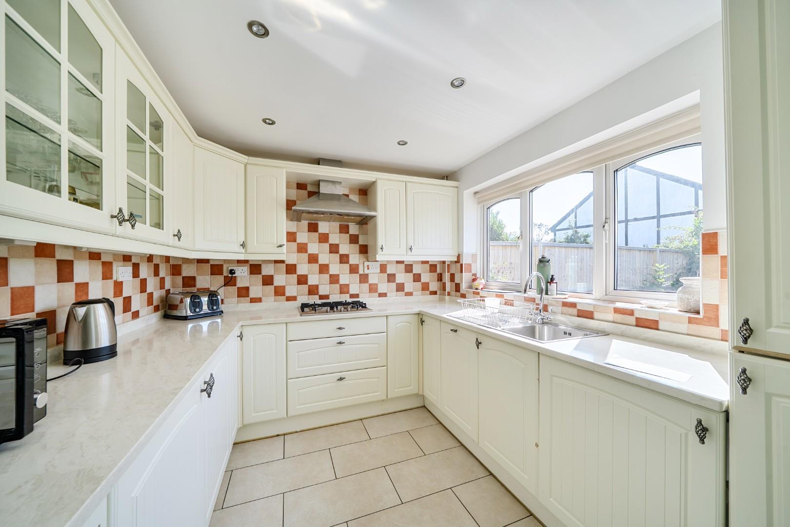 Highmead Avenue, Newton, Swansea, SA3 4TY